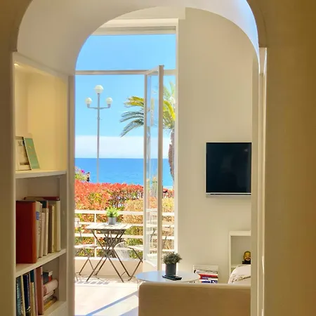 Stunning Flat With Sea View & Garden On Promenade Da Apartamento