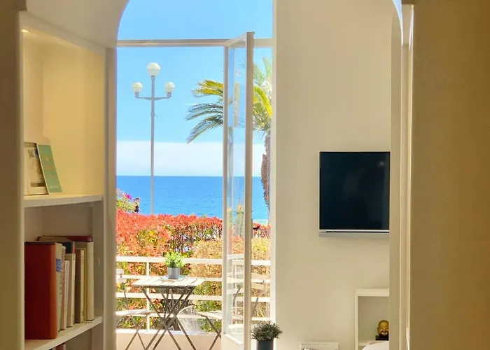 Stunning Flat With Sea View & Garden On Promenade Da شقة
